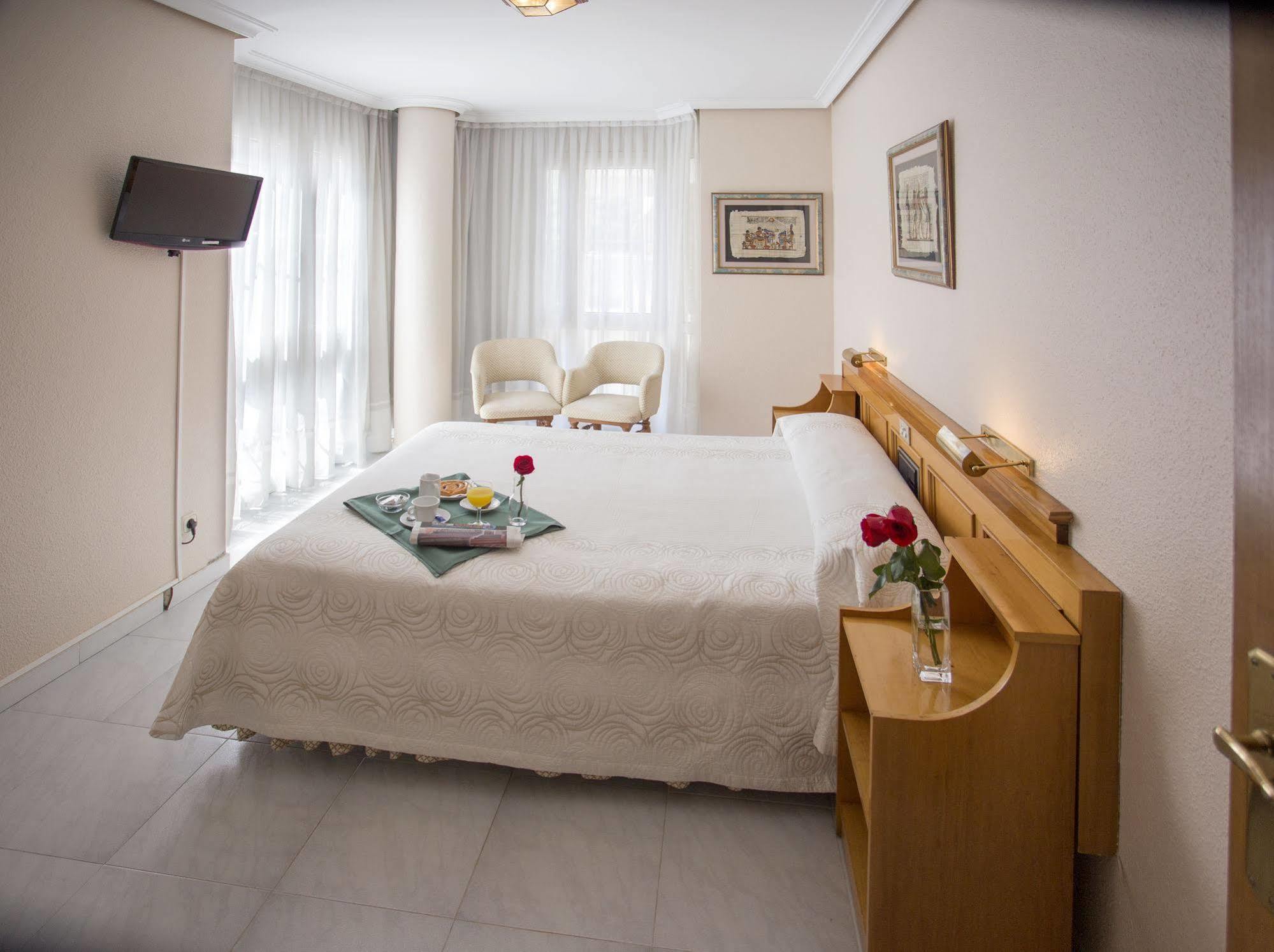 פלנסיה Hotel Don Rodrigo מראה חיצוני תמונה